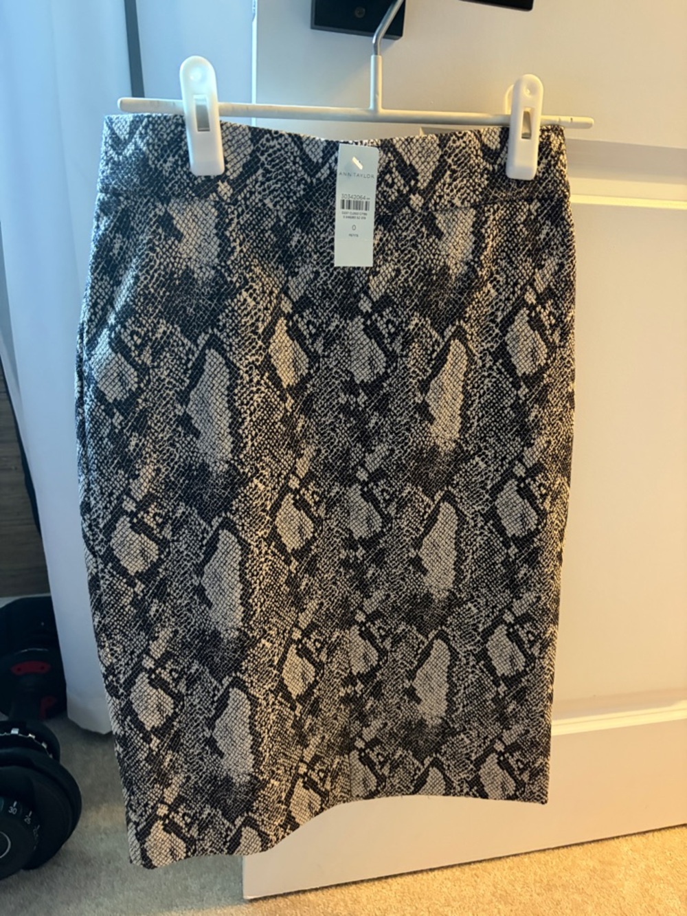 NWT Ann Taylor Snake-Print Pencil Skirt in Black & Cream